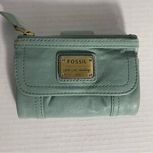 Fossil Emory Multifunction Bifold or Clutch Style Women's Wallet in Seaglass